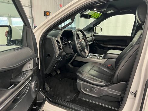 Used 2018 Ford Expedition XLT w/ Equipment Group 201A AWD/4WD image 7