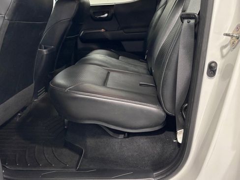 Used 2019 Toyota Tacoma TRD Sport AWD/4WD image 21