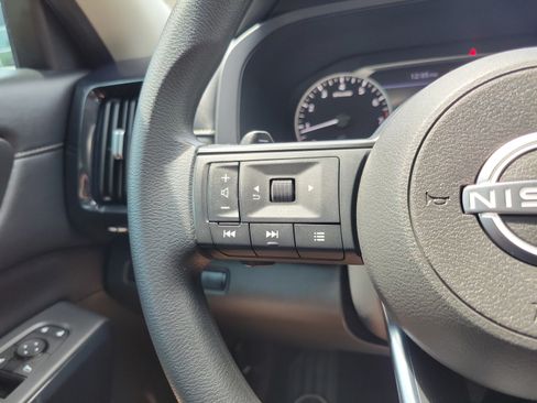 Used 2024 Nissan Pathfinder S FWD image 15