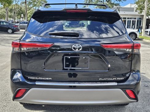 Used 2022 Toyota Highlander Platinum image 9