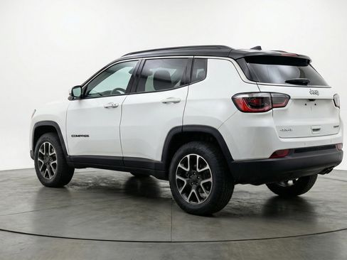 Used 2025 Jeep Compass Trailhawk AWD/4WD image 6