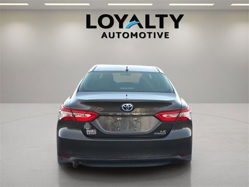 Used 2020 Toyota Camry LE image 4