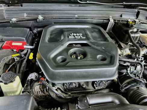 Used 2021 Jeep Wrangler Unlimited Sahara image 29