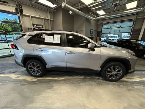 Used 2022 Toyota RAV4 XLE Premium AWD/4WD image 26