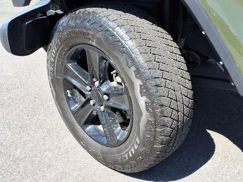 Used 2022 Jeep Wrangler Unlimited Sahara AWD/4WD image 9