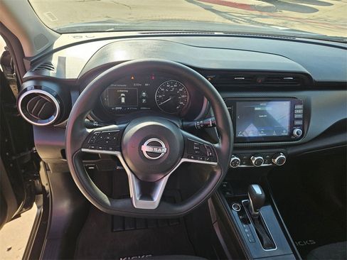 Used 2024 Nissan Kicks SV image 17