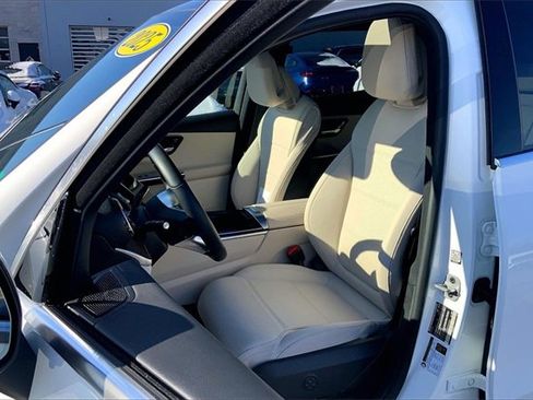 Used 2025 Mercedes-Benz GLC 350e 4MATIC image 6