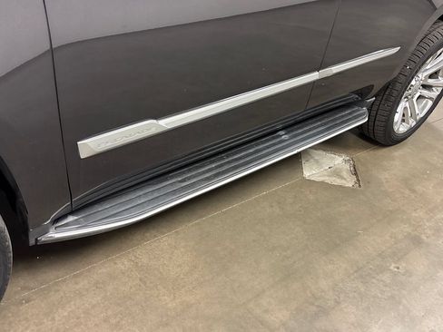 Used 2018 Cadillac Escalade Premium Luxury RWD image 12