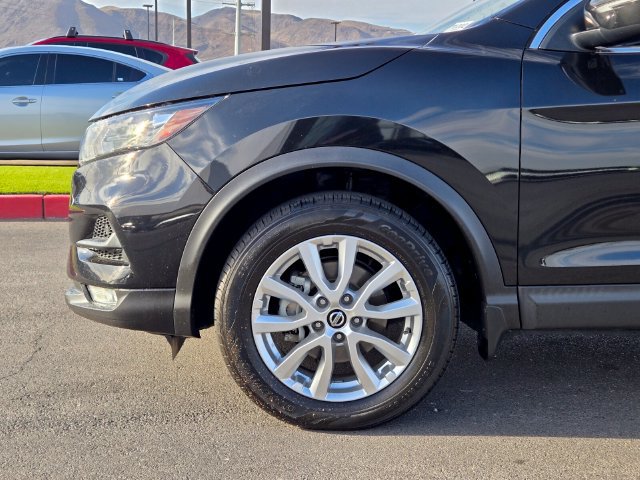 Used 2021 Nissan Rogue Sport SV FWD image 9