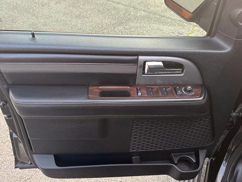 Used 2015 Ford Expedition Platinum image 41