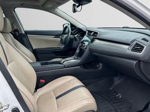 Used 2018 Honda Civic Touring image 16