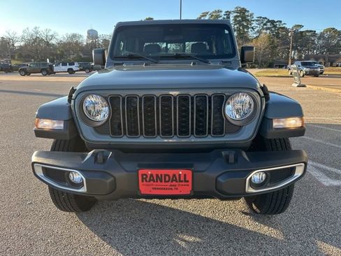 Used 2024 Jeep Gladiator Sport image 2