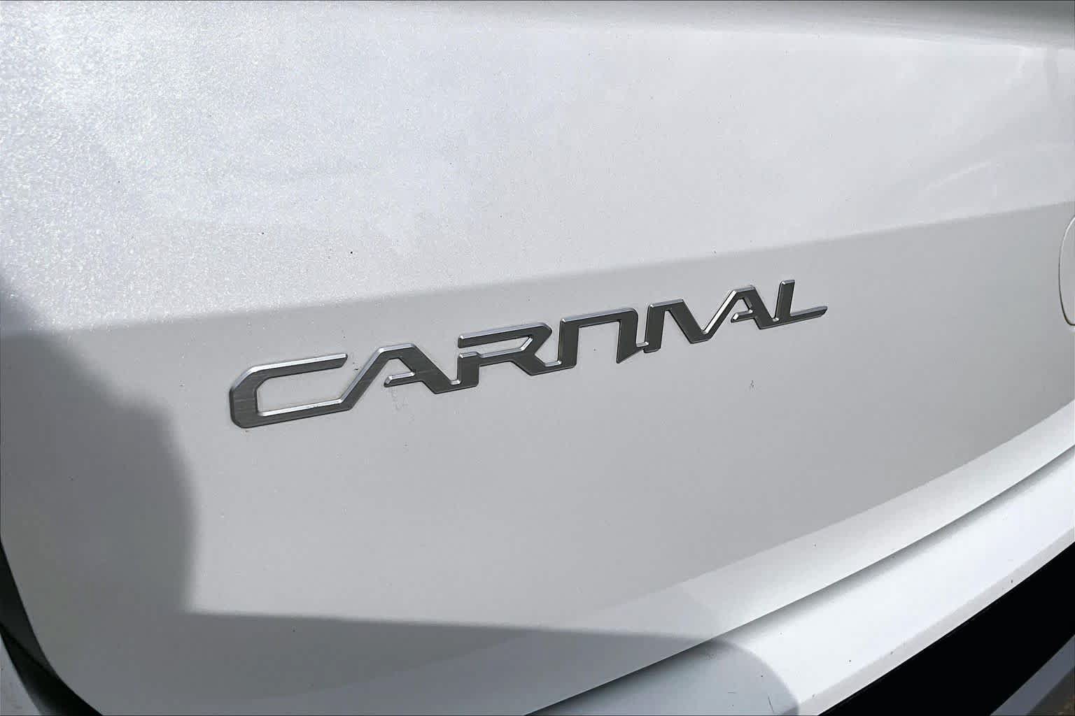 Used 2024 Kia Carnival LX FWD image 30