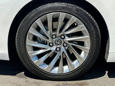 Used 2019 Lexus ES 300h Ultra Luxury w/ Accessory Package 2 FWD image 26