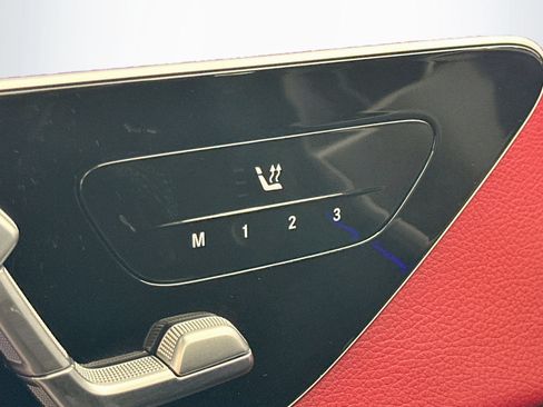 Used 2025 Mercedes-Benz GLC 300 4MATIC image 22