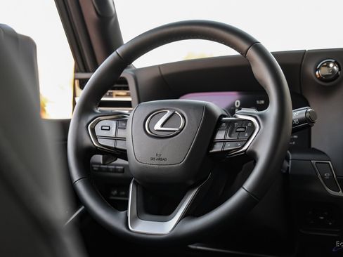 Used 2025 Lexus GX 550 image 36