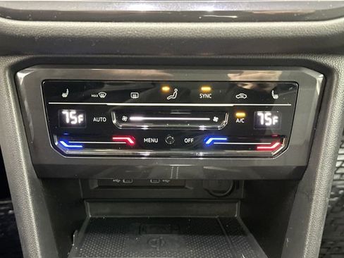 Used 2022 Volkswagen Tiguan SE w/ Panoramic Sunroof Package image 14