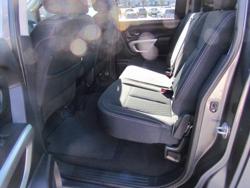 Used 2017 Nissan Titan SV image 12