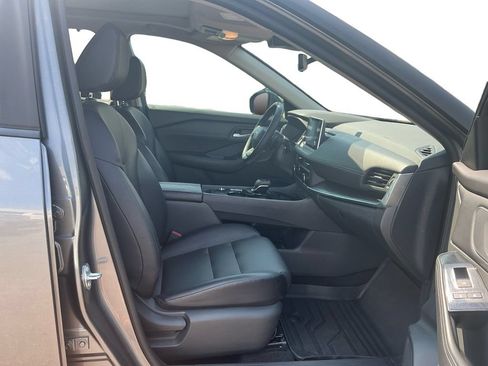 Used 2025 Nissan Rogue SV w/ SV Premium Package FWD image 22