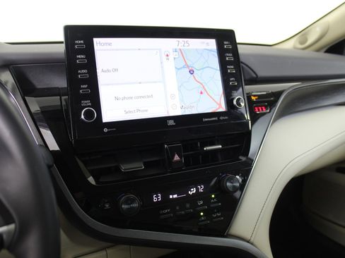 Used 2021 Toyota Camry XLE w/ Navigation Upgrade Package image 28