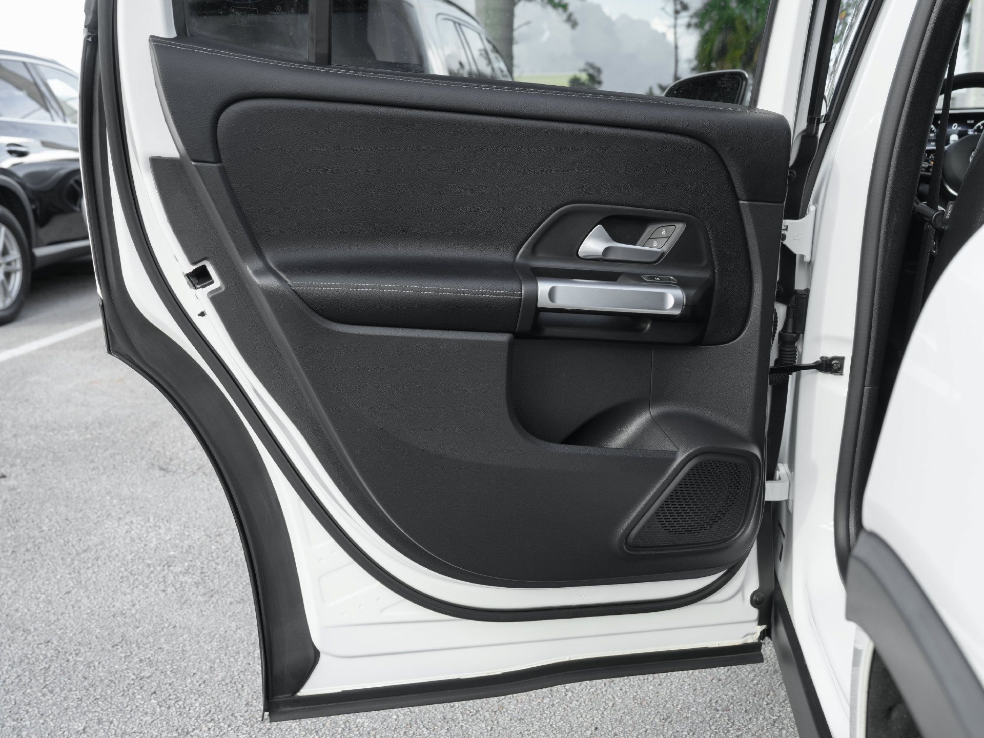 Used 2022 Mercedes-Benz GLB 250 image 33