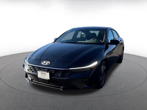 Used 2025 Hyundai Elantra SEL image 3