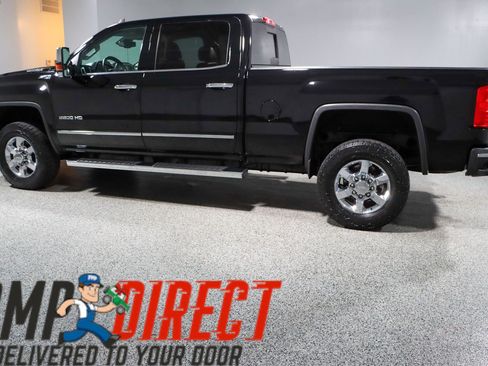 Used 2017 GMC Sierra 2500 SLT w/ Duramax Plus Package AWD/4WD image 10