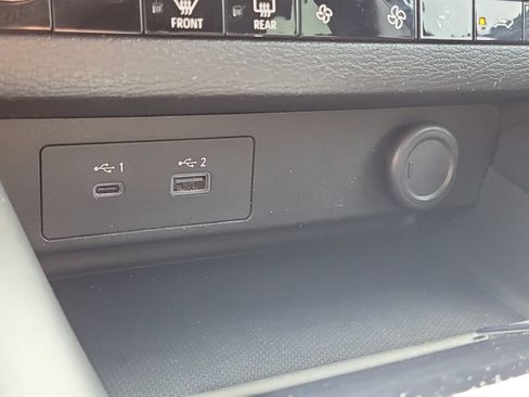 Used 2024 Mitsubishi Outlander ES FWD image 21
