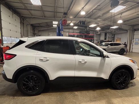 Used 2020 Ford Escape SE image 8