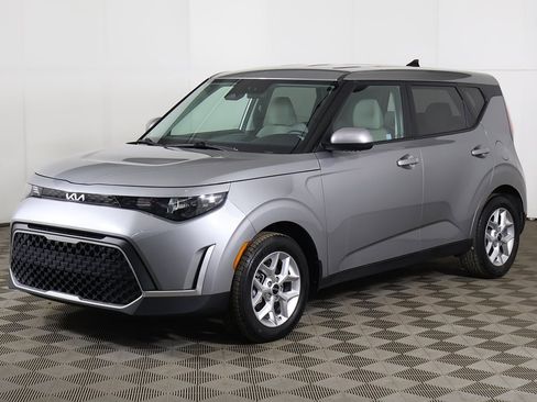 Used 2023 Kia Soul LX w/ LX Technology Package image 7