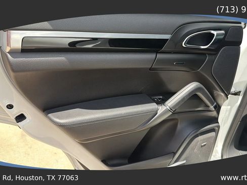 Used 2017 Porsche Cayenne Platinum Edition AWD/4WD image 29