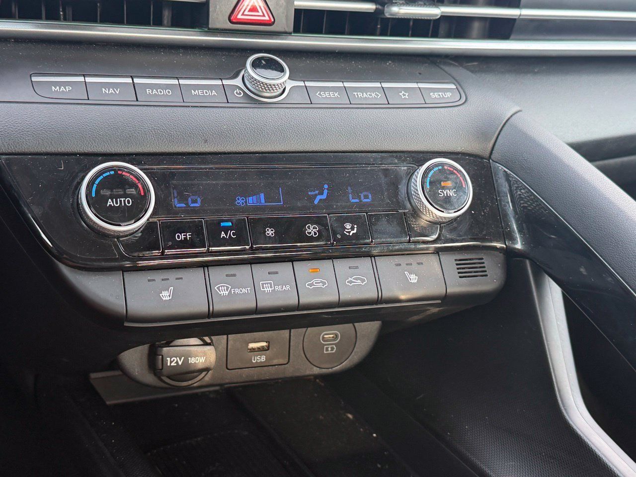 Used 2025 Hyundai Elantra SEL FWD image 13