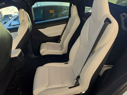 Used 2018 Tesla Model X 75D AWD/4WD image 3