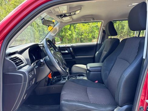Used 2017 Toyota 4Runner TRD Off-Road AWD/4WD image 4