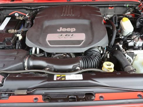 Used 2013 Jeep Wrangler Unlimited Sport AWD/4WD image 42