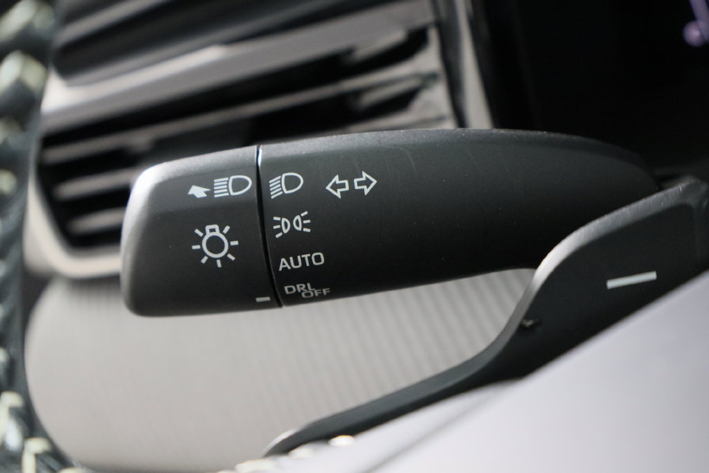 Used 2025 Toyota Camry SE w/ Convenience Package FWD image 18