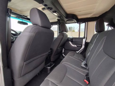 Used 2014 Jeep Wrangler Unlimited Sahara w/ Max Tow Package AWD/4WD image 40