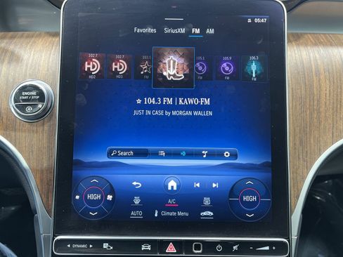 Used 2024 Mercedes-Benz GLC 300 4MATIC image 16