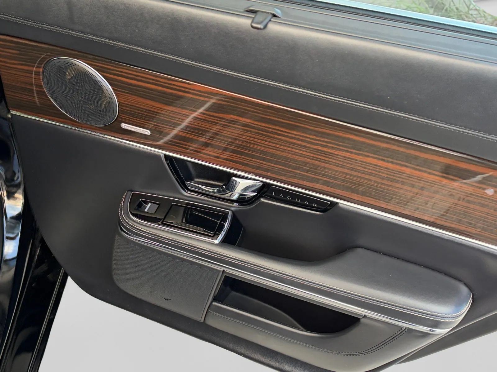 Used 2011 Jaguar XJ L RWD image 20