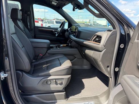 Used 2025 Chevrolet Suburban High Country AWD/4WD image 61