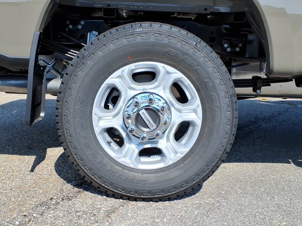 New 2026 Ford F350 XLT w/ FX4 Off-Road Package AWD/4WD image 11