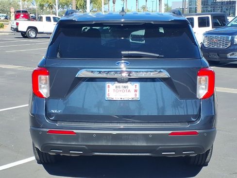 Used 2022 Ford Explorer XLT image 5