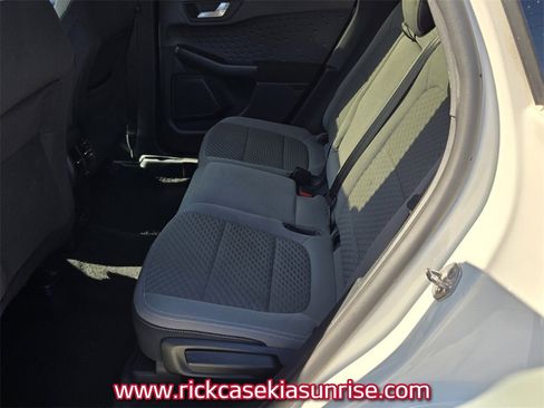 Used 2020 Ford Escape SE image 12