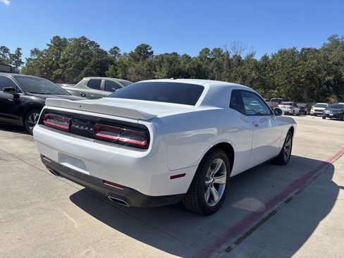 Used 2022 Dodge Challenger SXT image 12
