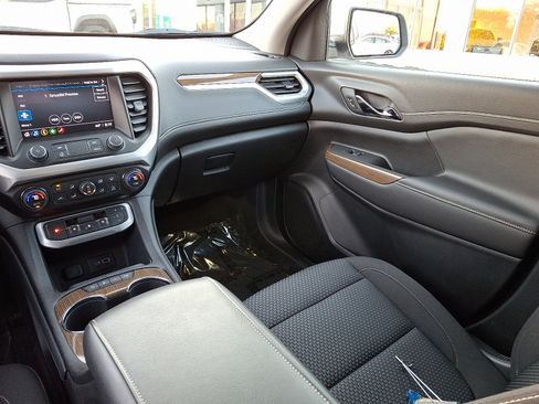 Certified 2023 GMC Acadia SLE w/ Driver Convenience Package image 16