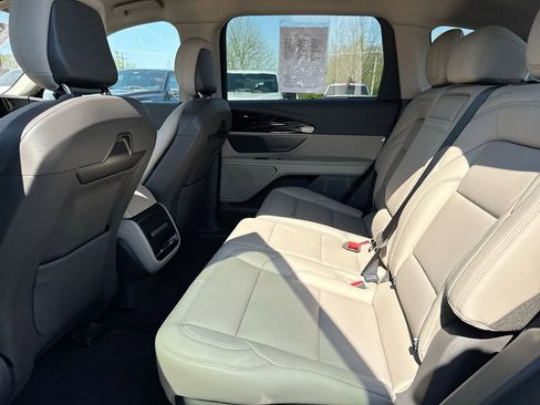 Used 2025 Lincoln Nautilus Premier AWD/4WD image 23