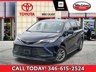 Certified 2023 Toyota Sienna LE