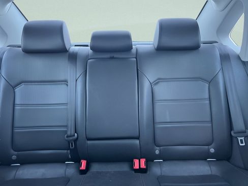 Used 2017 Volkswagen Passat 1.8T SE image 21