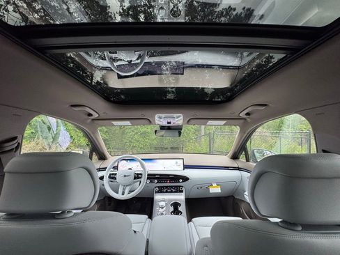 Used 2026 Genesis GV70 2.5T Advanced image 3