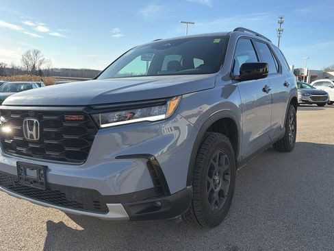 Used 2025 Honda Pilot TrailSport image 21